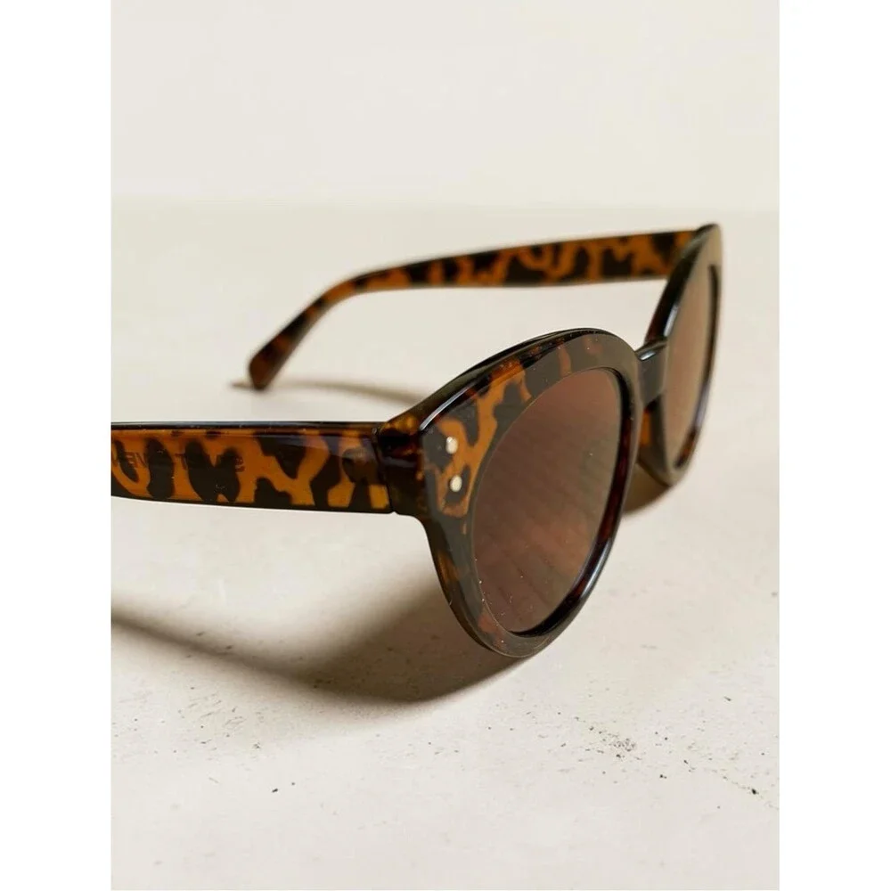 NEW Saint Owen X Curateur WYLDE Tortoise Shell Sunglasses with Faux Leather Case
